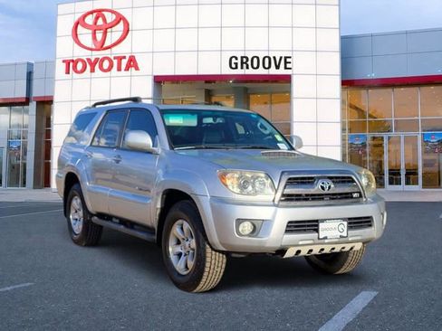 Used 2008 Toyota 4Runner SR5 AWD/4WD image 8