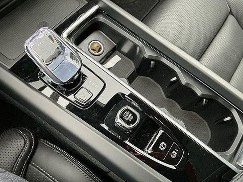 New 2026 Volvo XC60 T8 Ultra w/ Climate Package AWD/4WD image 17