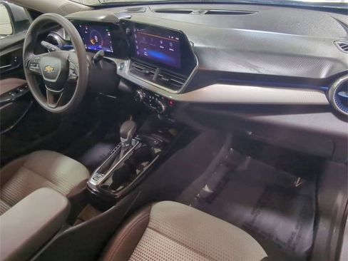 Certified 2025 Chevrolet Trax LT image 20