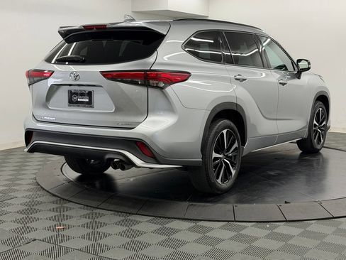 Used 2021 Toyota Highlander XSE AWD/4WD image 10