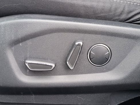 Used 2016 Ford Explorer XLT image 16