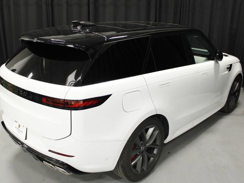 Used 2025 Land Rover Range Rover Sport Dynamic SE image 13