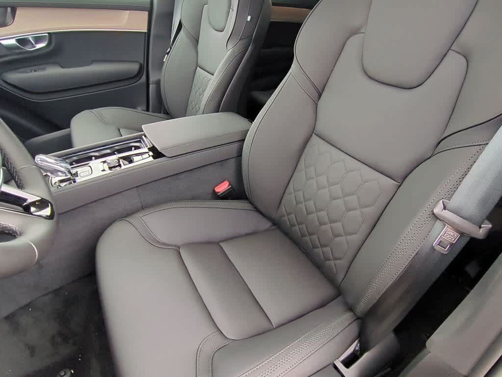 Used 2026 Volvo XC90 B6 Plus w/ Protection Package Premier AWD/4WD image 14