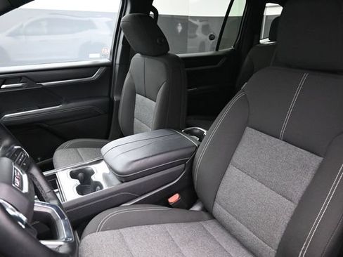 Used 2025 GMC Acadia Elevation FWD image 7