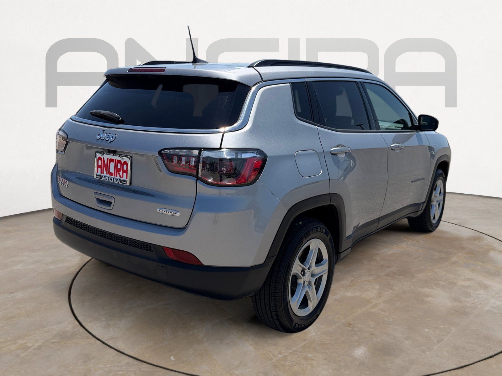Used 2024 Jeep Compass Latitude AWD/4WD image 11