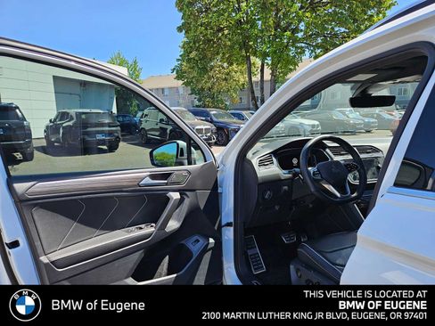 Used 2022 Volkswagen Tiguan SEL R-Line AWD/4WD image 23