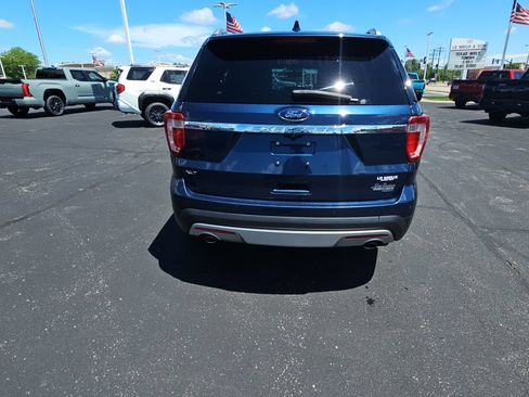 Used 2016 Ford Explorer XLT w/ Equipment Group 202A FWD image 4