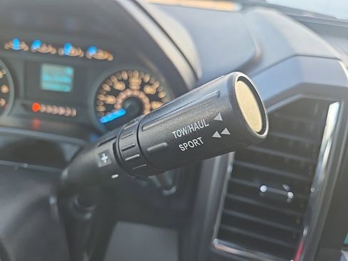 Used 2015 Ford F150 XLT image 48