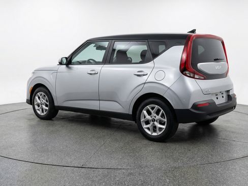 Used 2025 Kia Soul LX w/ LX Technology Package FWD image 6