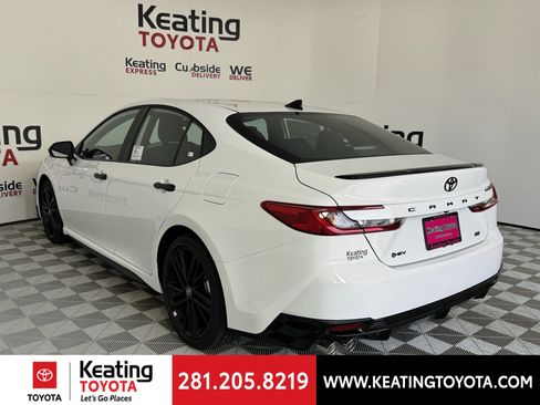 New 2026 Toyota Camry Hybrid image 10