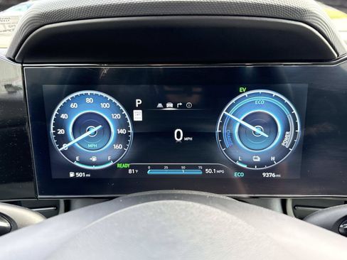 Certified 2025 Hyundai Elantra Limited w/ Cargo Package FWD image 13