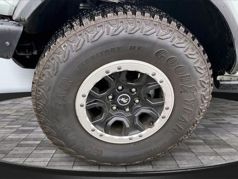 Used 2024 Ford Bronco Badlands image 9