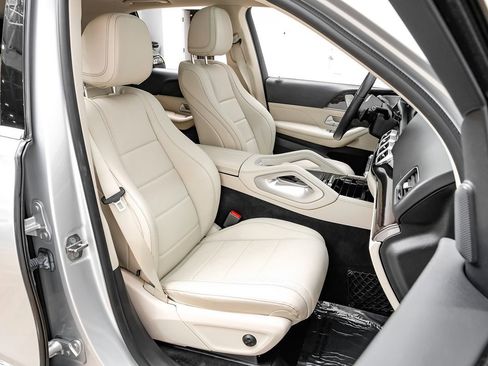 Used 2021 Mercedes-Benz GLE 450 4MATIC w/ AMG Line Exterior image 29