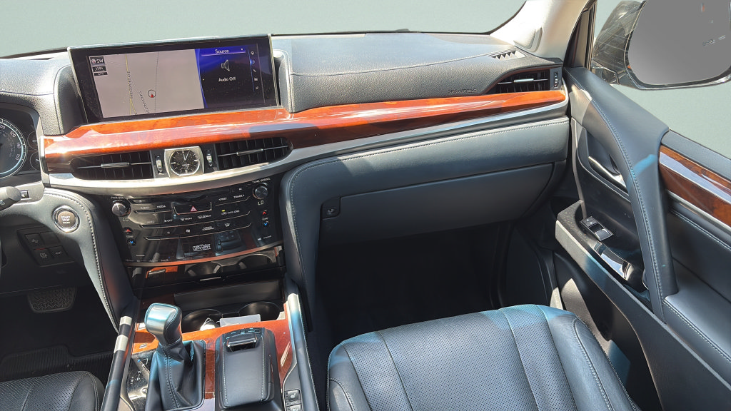 Used 2018 Lexus LX 570 4WD w/ Luxury Package image 14