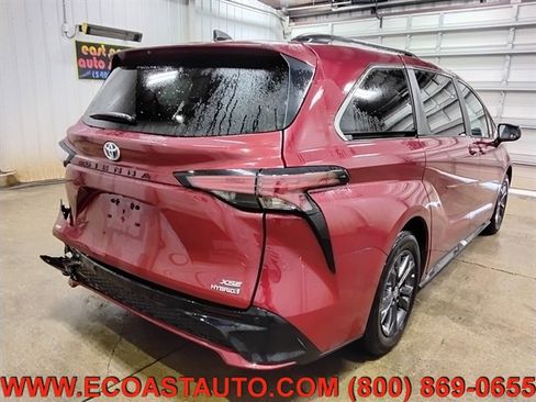 Used 2024 Toyota Sienna XSE w/ XSE Plus Package AWD/4WD image 6