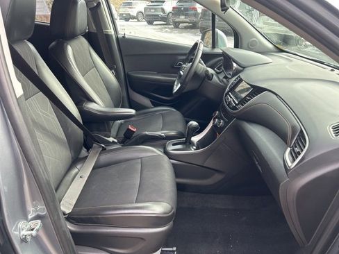 Used 2019 Chevrolet Trax LT w/ LT Convenience Package image 7