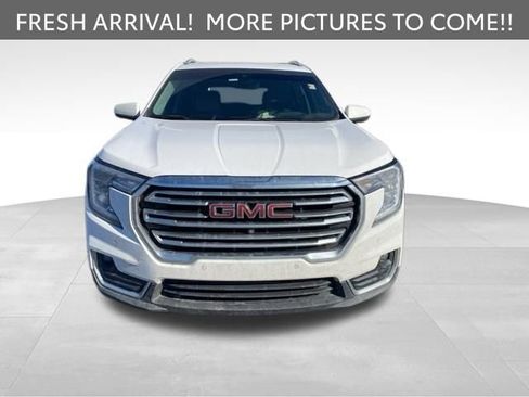 Used 2022 GMC Terrain SLT w/ Tech Package image 2