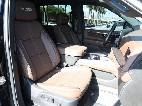 Used 2026 Chevrolet Suburban High Country RWD image 25