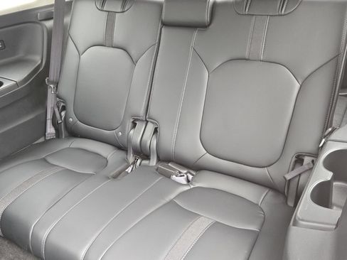 Certified 2025 Honda Pilot Touring image 14