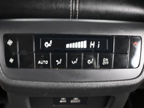 Used 2023 Nissan Pathfinder SL w/ Black Appearance Package image 35