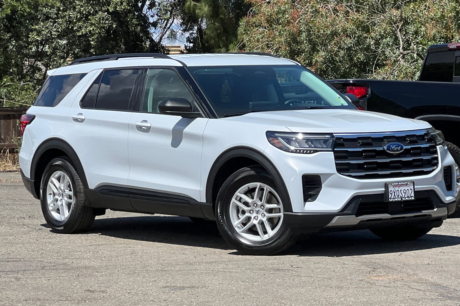 Used 2026 Ford Explorer Active RWD image 2