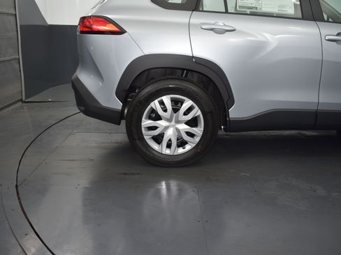 Used 2025 Toyota Corolla Cross L image 9