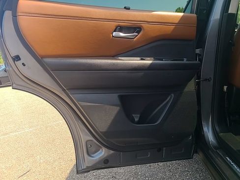 Used 2024 Nissan Pathfinder Platinum w/ Lighting Package (N92) AWD/4WD image 23