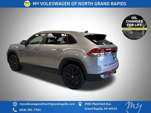 Used 2024 Volkswagen Atlas Cross Sport SE AWD/4WD image 6