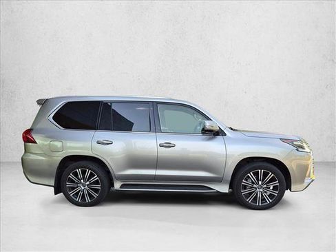 Used 2021 Lexus LX 570 4WD w/ Luxury Package image 4