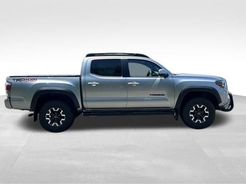 Used 2023 Toyota Tacoma TRD Off-Road w/ Technology Package AWD/4WD image 7