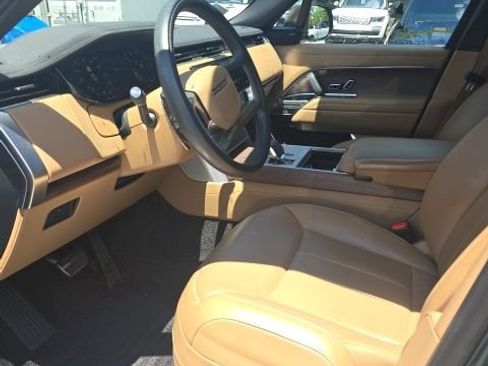 Used 2025 Land Rover Range Rover SE AWD/4WD image 10