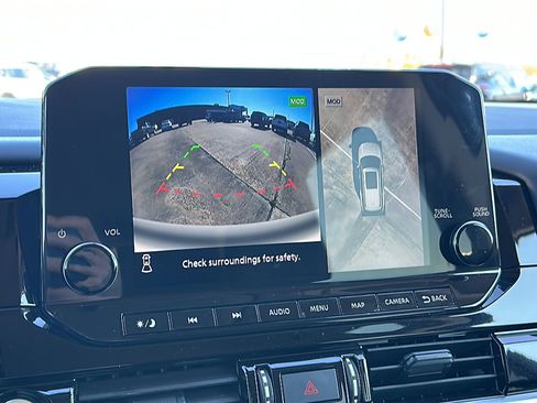 Used 2023 Nissan Pathfinder SL image 34