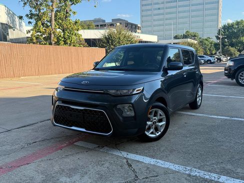 Used 2021 Kia Soul S FWD image 2