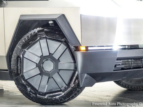 Used 2024 Tesla Cybertruck AWD Crew Cab image 3