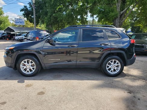 Used 2016 Jeep Cherokee Sport AWD/4WD image 4