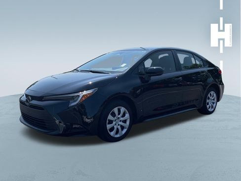 Used 2026 Toyota Corolla LE FWD image 3