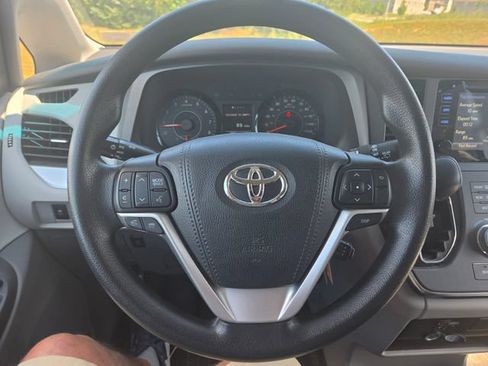 Used 2017 Toyota Sienna LE w/ Protection Package AWD/4WD image 3