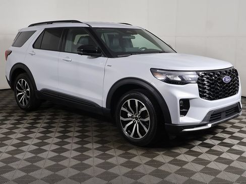 Used 2026 Ford Explorer ST-Line AWD/4WD image 2