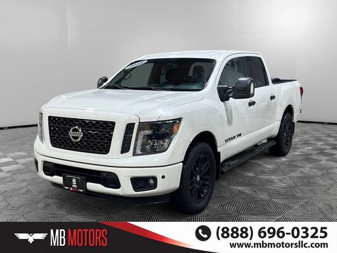 Used 2018 Nissan Titan SV image 9