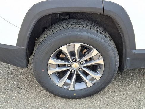 Used 2025 Chevrolet Equinox LT FWD image 24