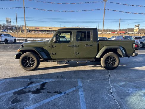 Used 2021 Jeep Gladiator Sport image 7