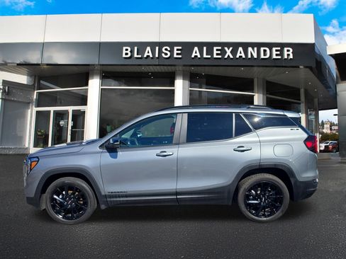 Used 2023 GMC Terrain SLE w/ Driver Convenience Package AWD/4WD image 8
