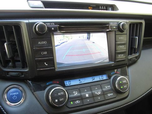 Certified 2018 Toyota RAV4 LE AWD/4WD image 28