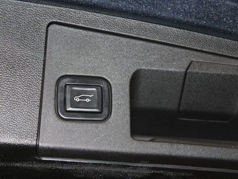 Certified 2022 Cadillac XT4 Luxury w/ Cold Weather Package image 21