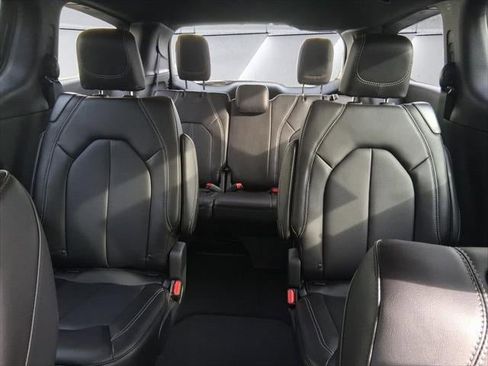 New 2026 Chrysler Pacifica Select image 30