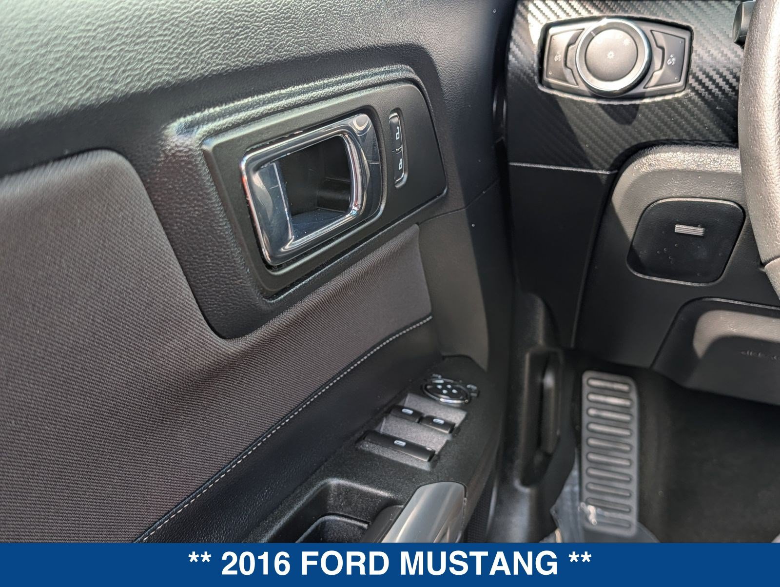 Used 2016 Ford Mustang Convertible RWD image 20