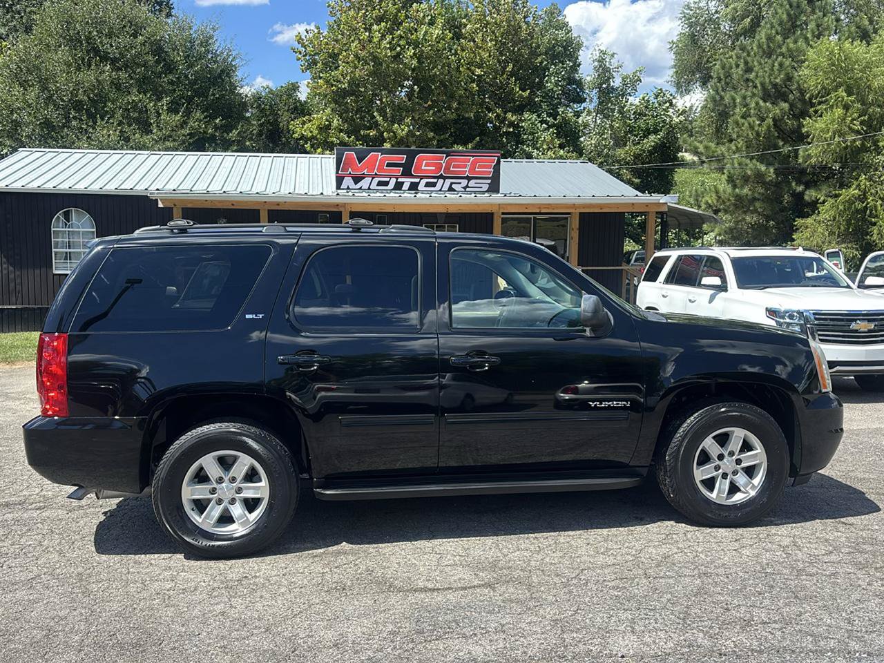 Used 2010 GMC Yukon SLT RWD image 2