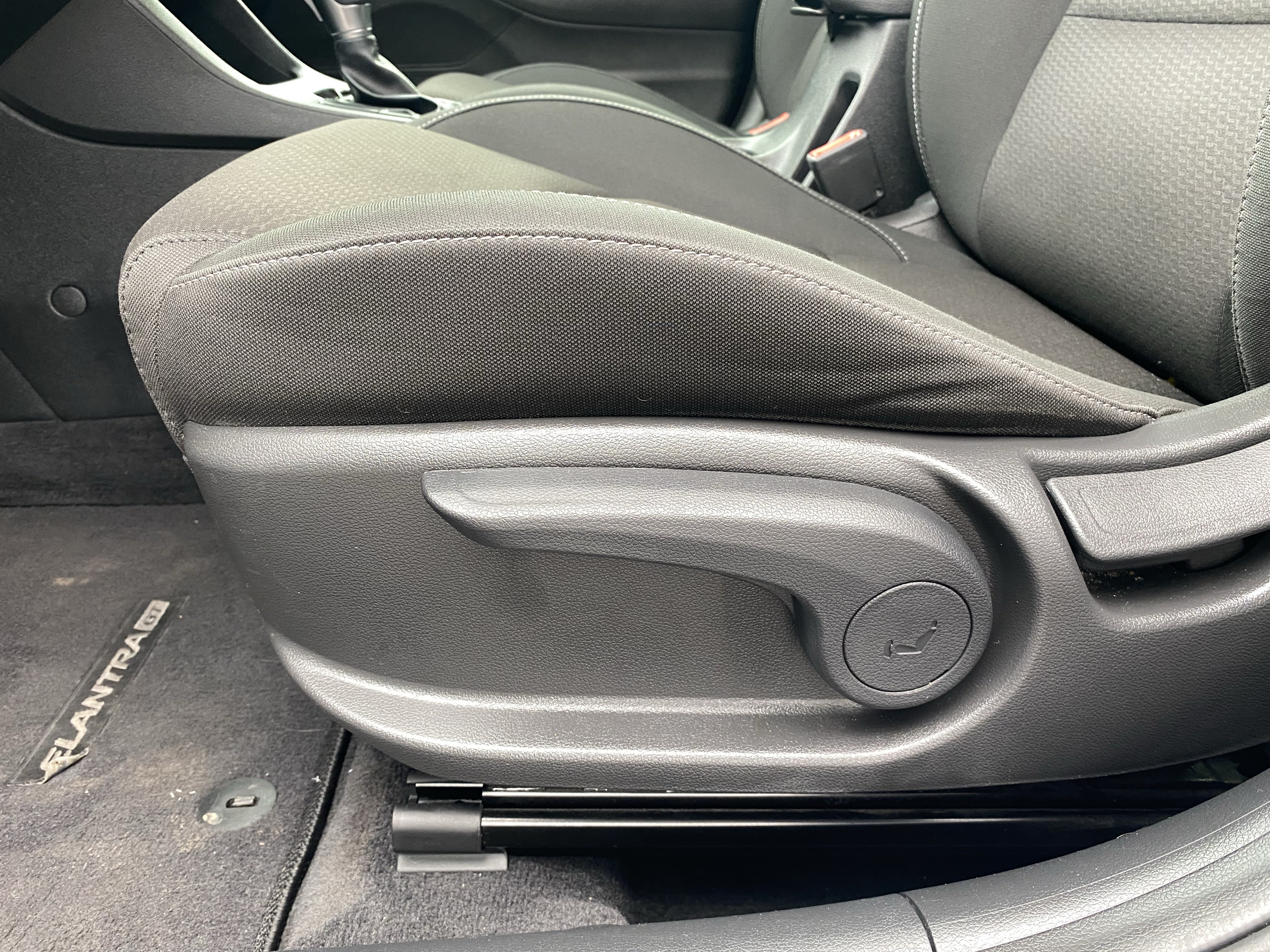 Used 2019 Hyundai Elantra GT FWD image 21