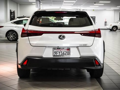 Used 2019 Lexus UX 200 image 6