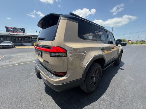 Used 2024 Lexus GX 550 AWD/4WD image 3